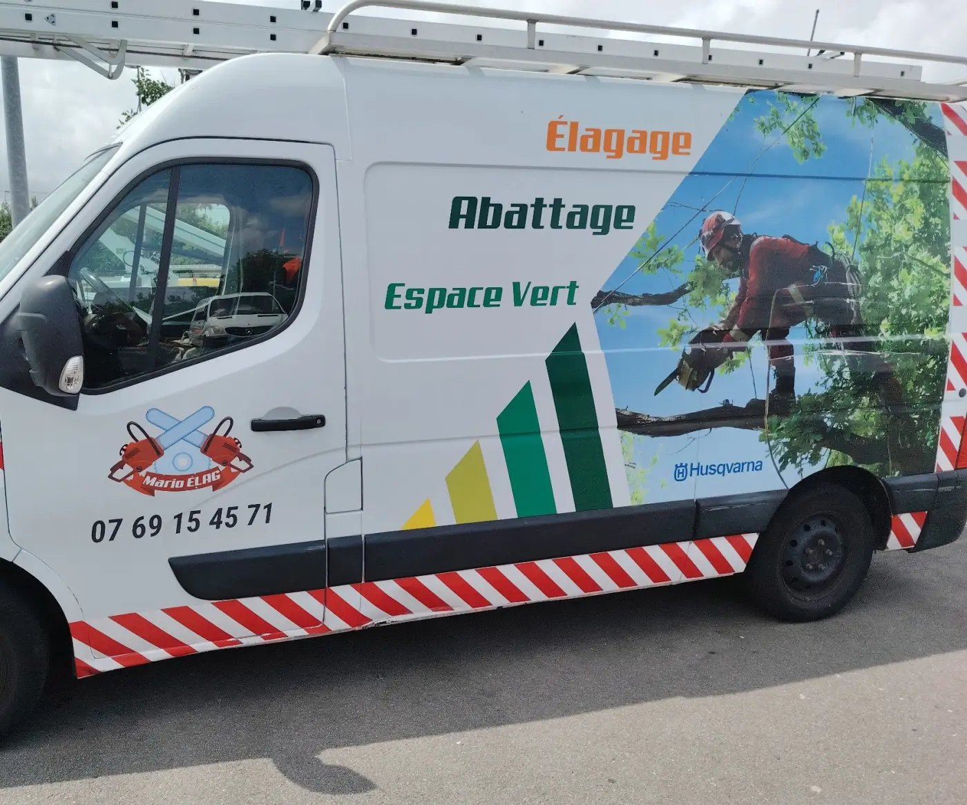 Le camion de Mario Élag, flanc marqué élagage, abattage, espace vert